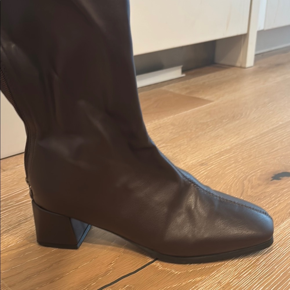 Elegant Brown Women's Boots